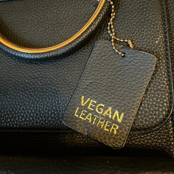 MYSTIQUE~100% VEGAN~ BLACK HANDBAG~BACKPACK~NWOT - Picture 12 of 16